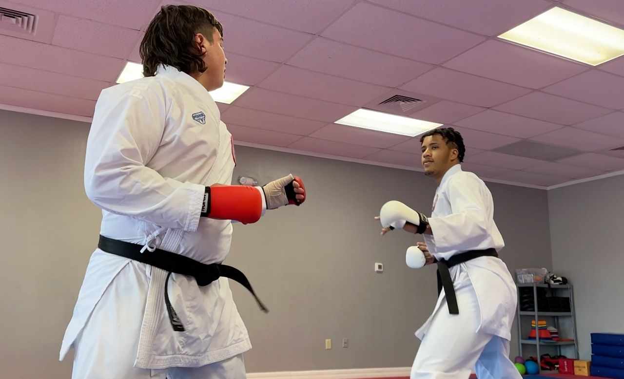 Studenții de karate din Tampa Bay concurează la Campionatele Mondiale
